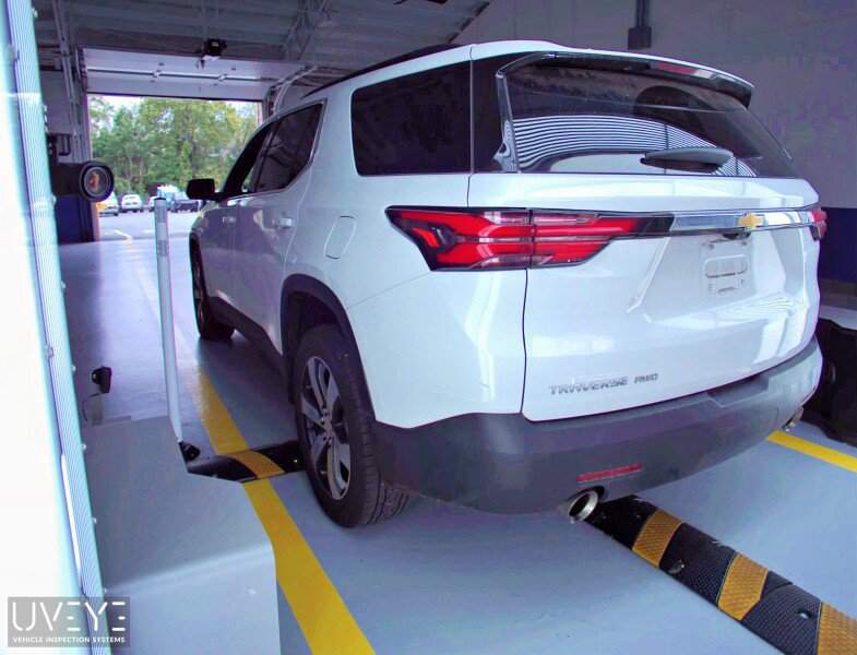 Used 2023 Chevrolet Traverse LT w/ LT Premium Package AWD/4WD image 4