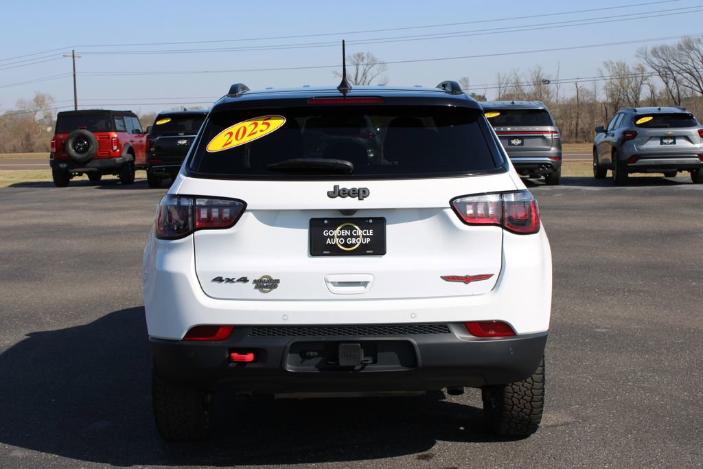 Used 2025 Jeep Compass Trailhawk w/ Trailer Tow Group AWD/4WD image 8