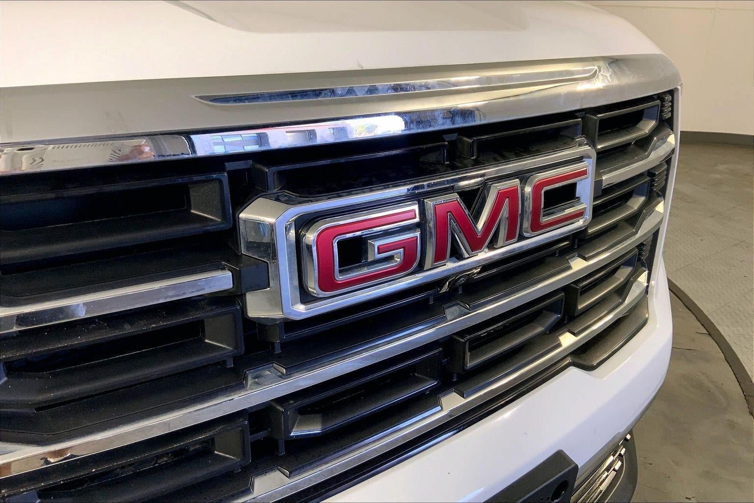 Used 2025 GMC Acadia Elevation FWD image 29