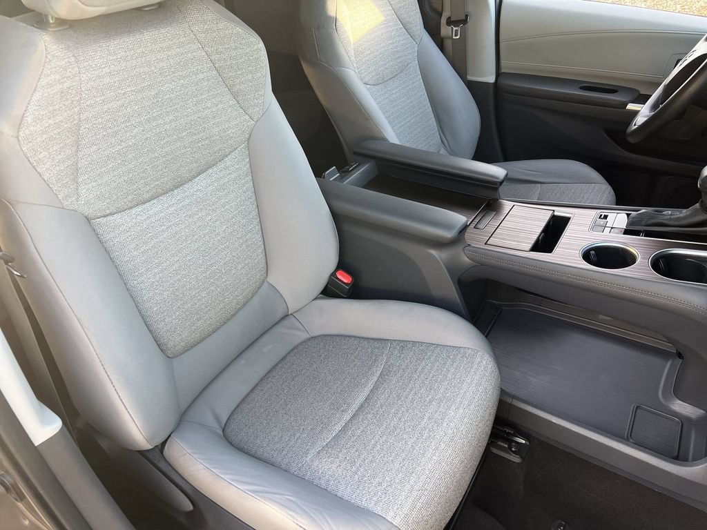 Used 2023 Toyota Sienna LE FWD image 26