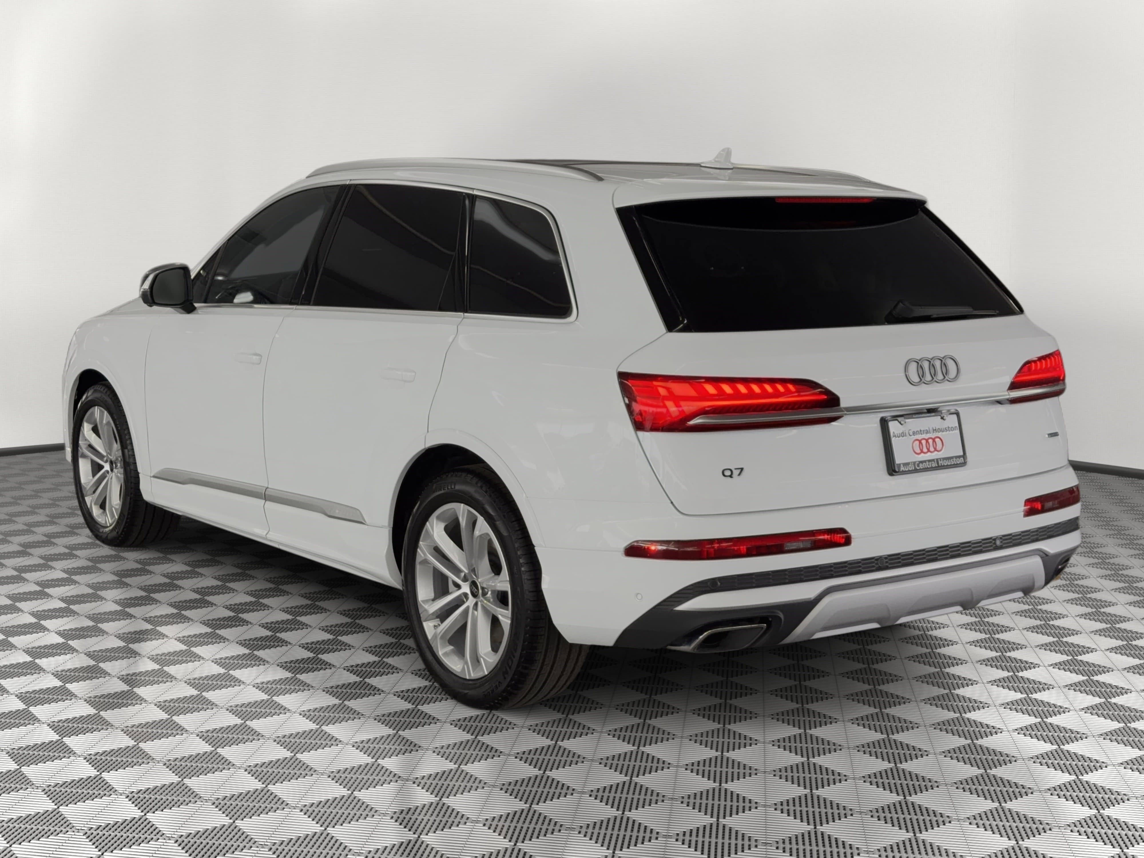 New 2026 Audi Q7 3.0T Premium Plus AWD/4WD image 3
