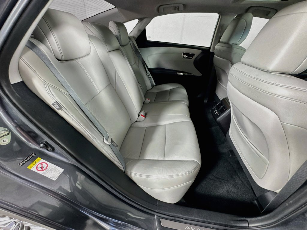 Used 2018 Toyota Avalon Limited FWD image 34