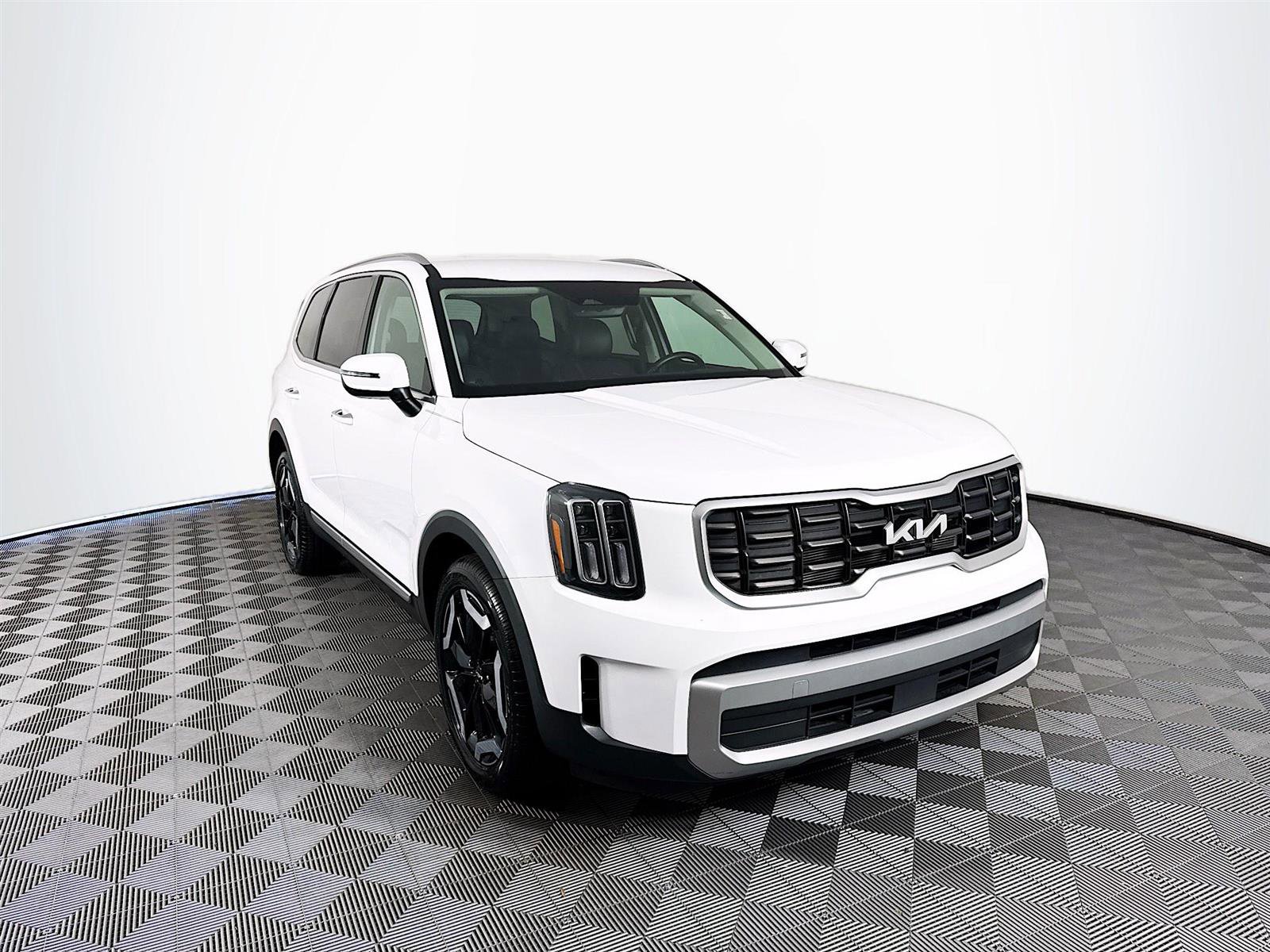 Certified 2023 Kia Telluride S image 1