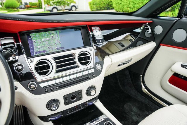 Used 2019 Rolls-Royce Dawn RWD image 59