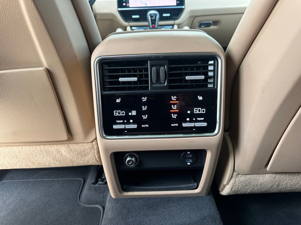 Certified 2023 Porsche Cayenne Platinum Edition image 39