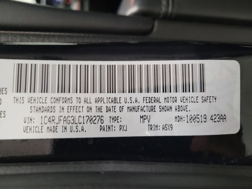 Used 2020 Jeep Grand Cherokee Laredo w/ Security & Convenience Group image 33