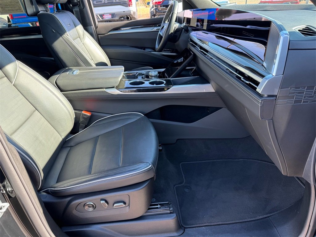Used 2025 Cadillac Escalade Premium Luxury image 23
