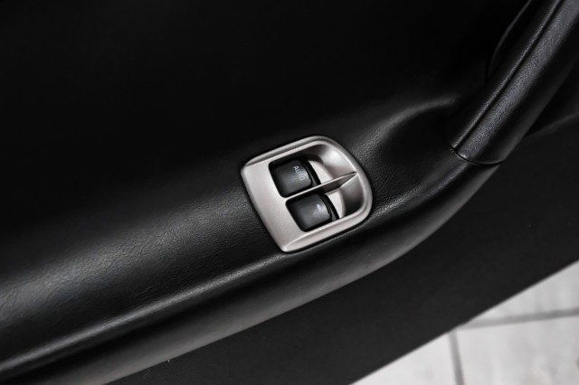 Used 2009 Pontiac Solstice GXP RWD image 28