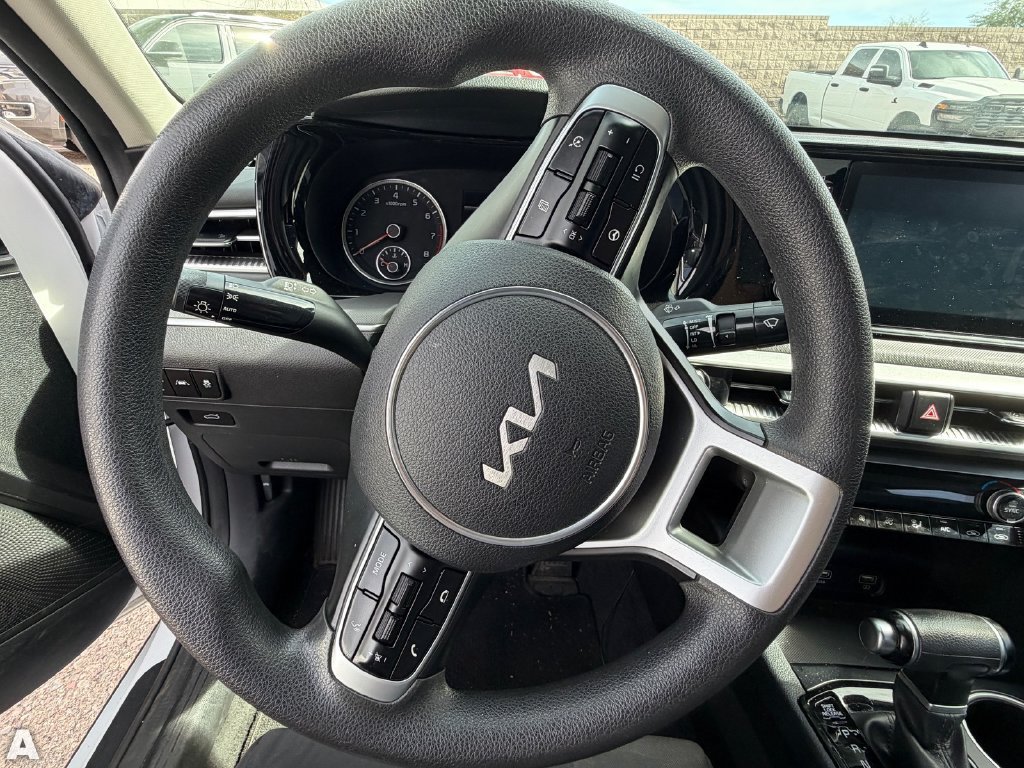 Used 2022 Kia K5 LXS FWD image 9