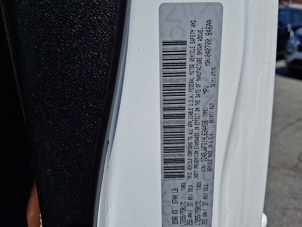 Used 2017 Jeep Wrangler Unlimited Rubicon w/ Connectivity Group image 28