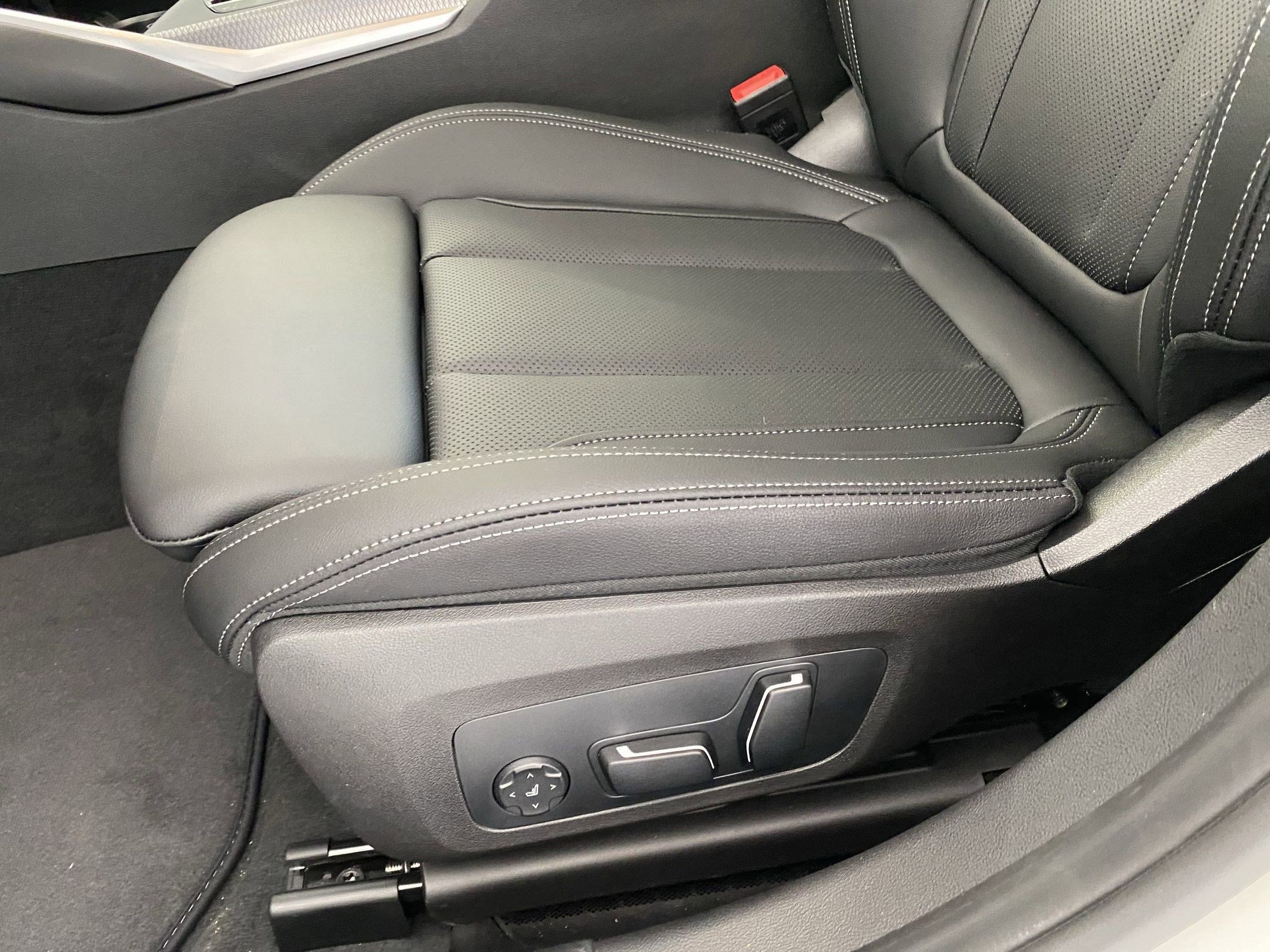 Used 2025 BMW 330i xDrive Sedan w/ Convenience Package image 12