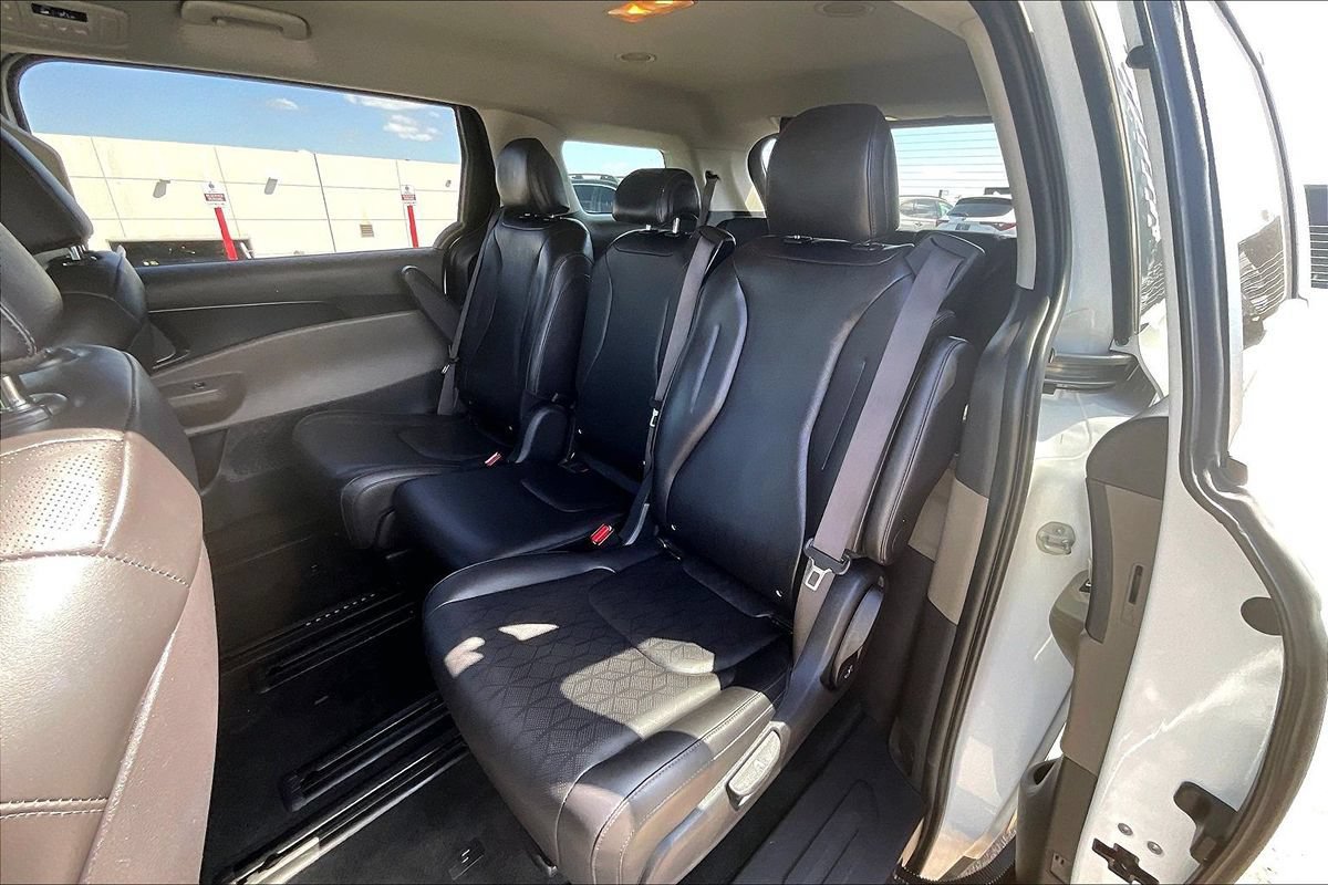 Used 2025 Kia Carnival FWD image 14