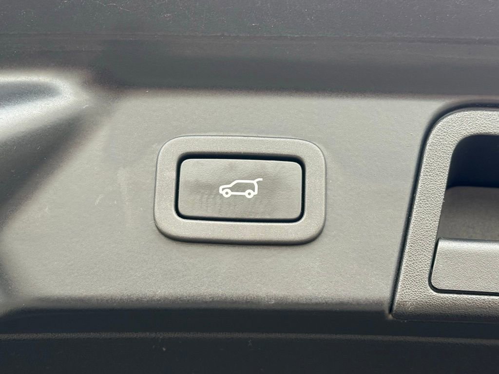 Used 2019 Land Rover Range Rover Velar R-Dynamic SE image 22