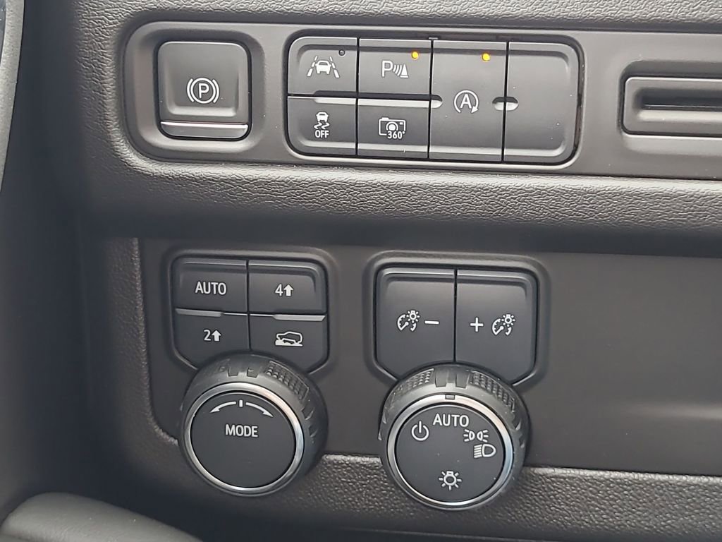 Used 2024 Chevrolet Tahoe RST w/ Luxury Package AWD/4WD image 18