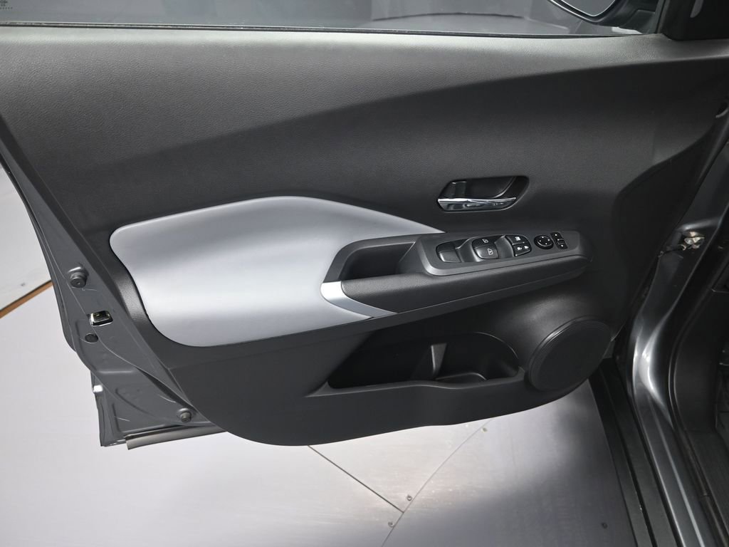 Used 2023 Nissan Kicks SR w/ SR Premium Package image 10