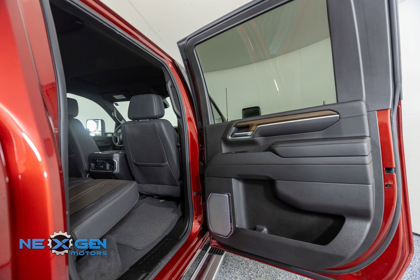 Used 2025 Chevrolet Silverado 2500 High Country w/ Technology Package image 34