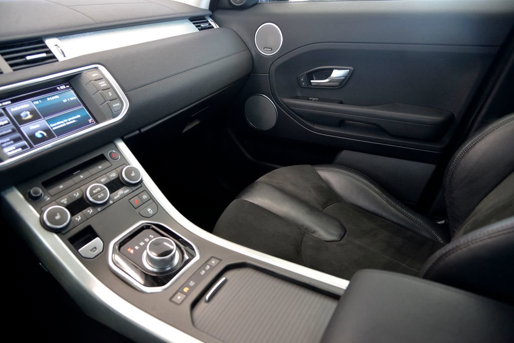 Used 2015 Land Rover Range Rover Evoque Pure image 26