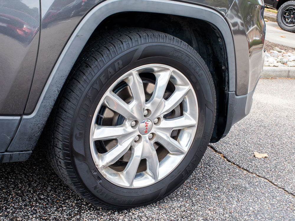 Used 2016 Jeep Cherokee Limited image 8