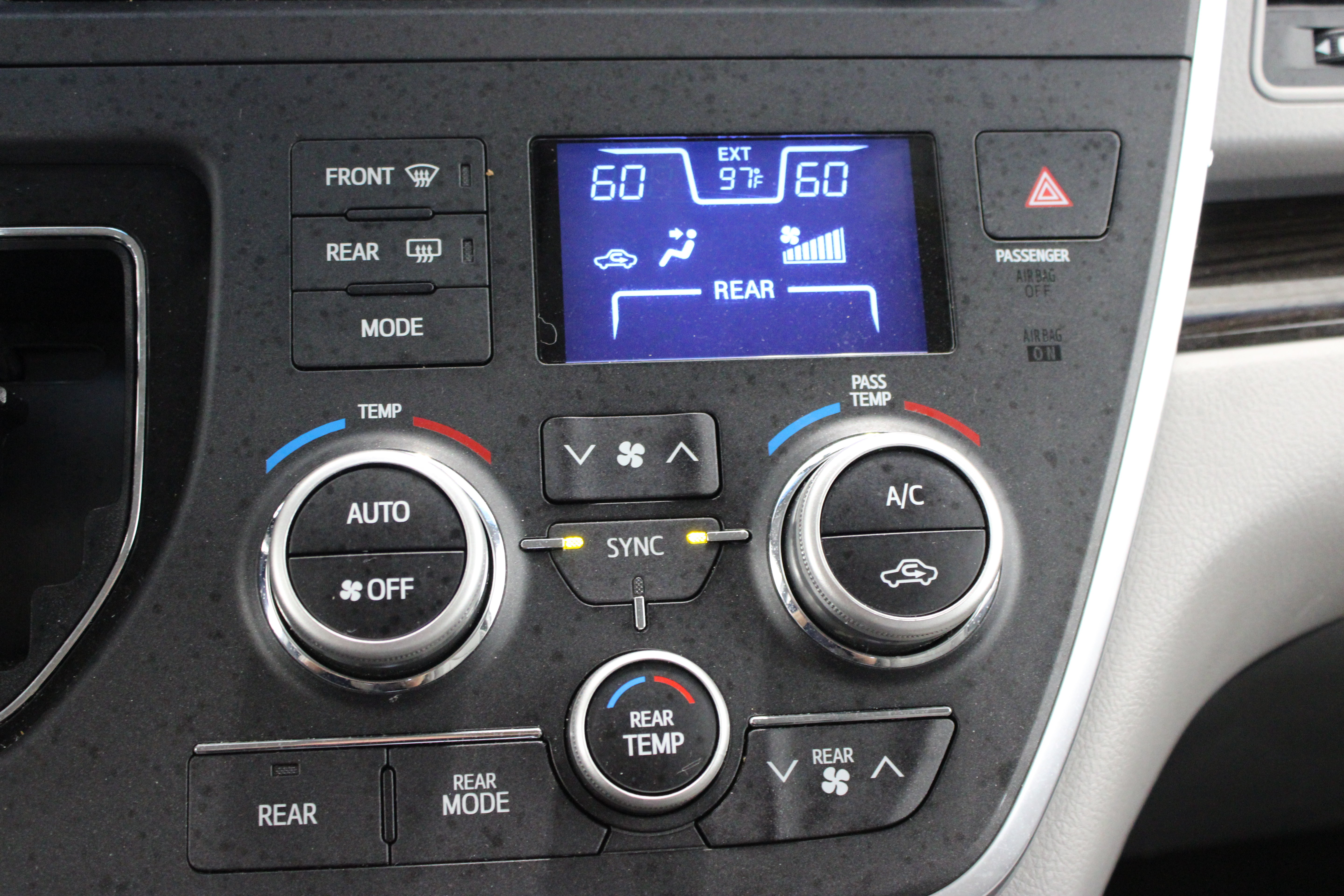 Used 2015 Toyota Sienna XLE AWD/4WD image 20