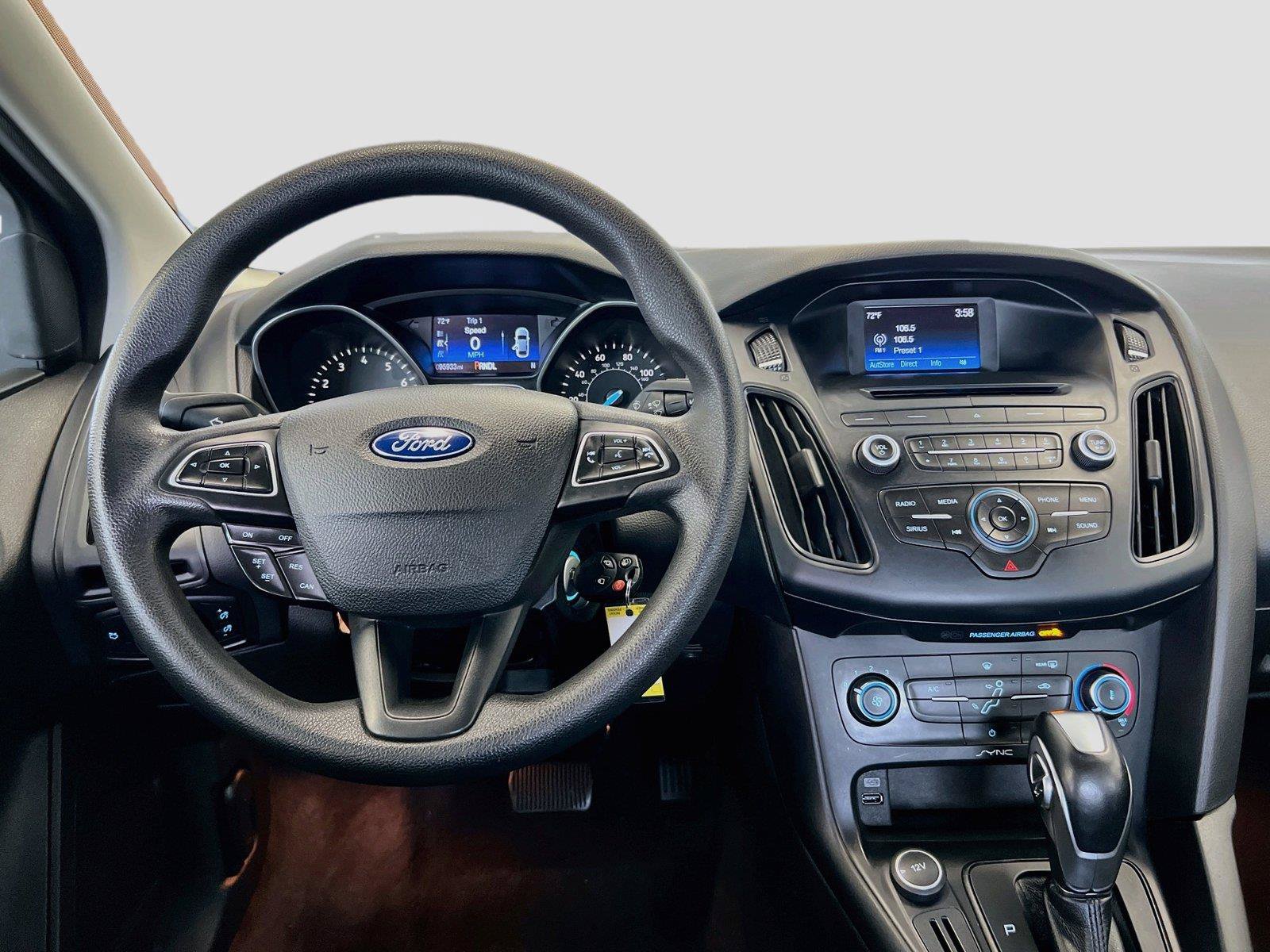 Used 2016 Ford Focus SE FWD image 2