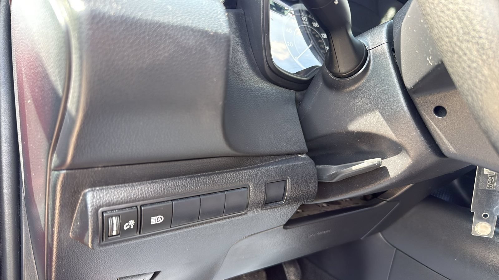 Used 2022 Toyota Corolla LE FWD image 17
