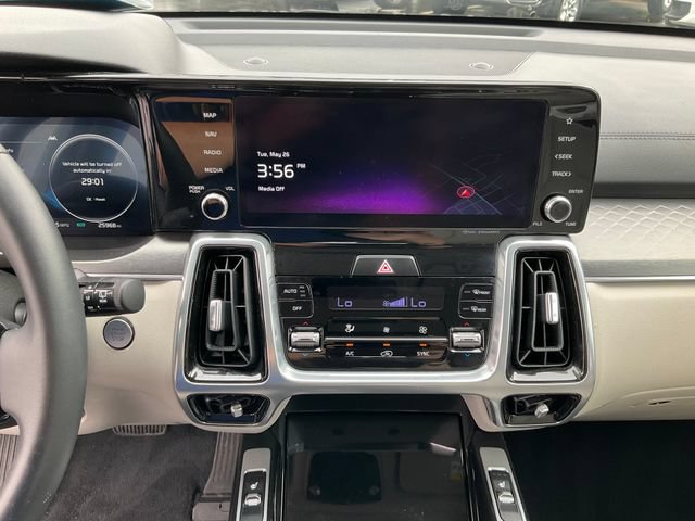 Used 2023 Kia Sorento SX AWD/4WD image 14
