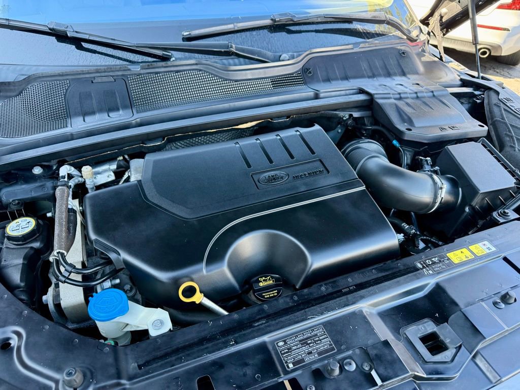 Used 2018 Land Rover Range Rover Evoque SE Premium image 5