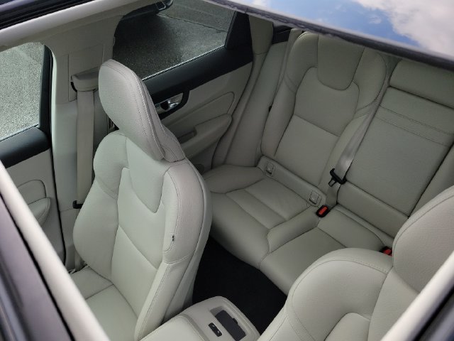 Used 2020 Volvo XC60 T5 Momentum AWD/4WD image 35