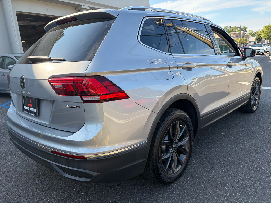 Used 2022 Volkswagen Tiguan SE w/ Panoramic Sunroof Package AWD/4WD image 6