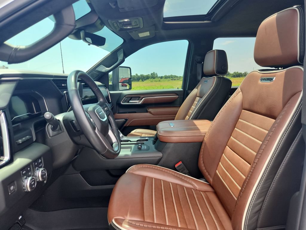 Used 2024 GMC Sierra 3500 Denali Ultimate AWD/4WD image 10