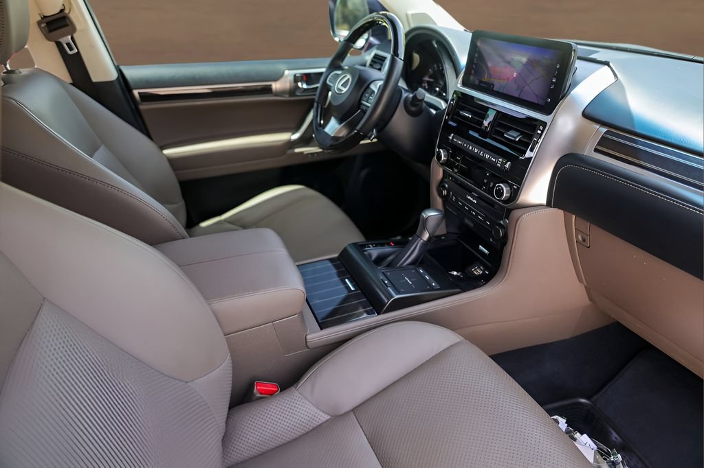 Used 2023 Lexus GX 460 Luxury w/ Accessory Package AWD/4WD image 31
