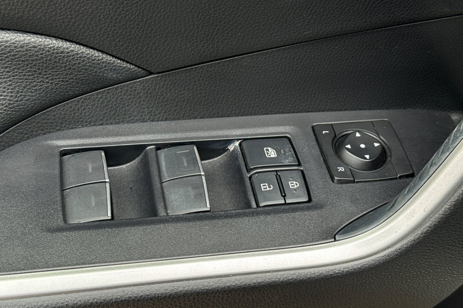 Used 2022 Toyota RAV4 XLE Premium AWD/4WD image 14