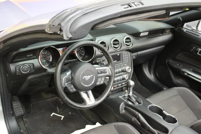 Used 2016 Ford Mustang Convertible RWD image 13