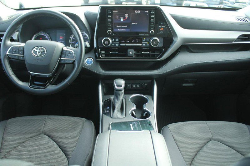 Used 2020 Toyota Highlander LE image 11