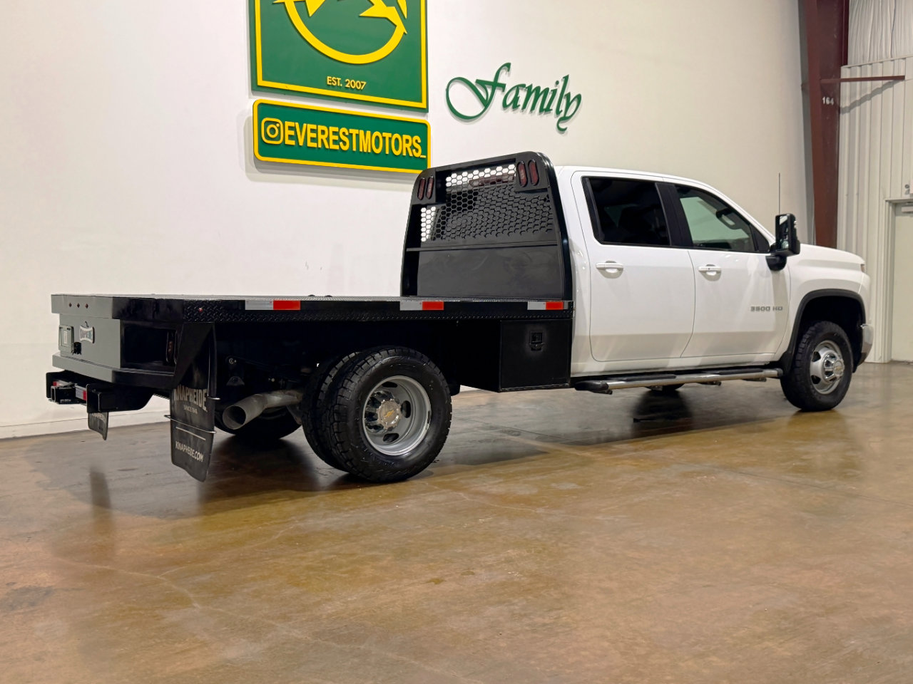Used 2024 Chevrolet Silverado 3500 LT w/ Convenience Package image 8