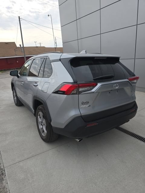 Used 2025 Toyota RAV4 XLE AWD/4WD image 7