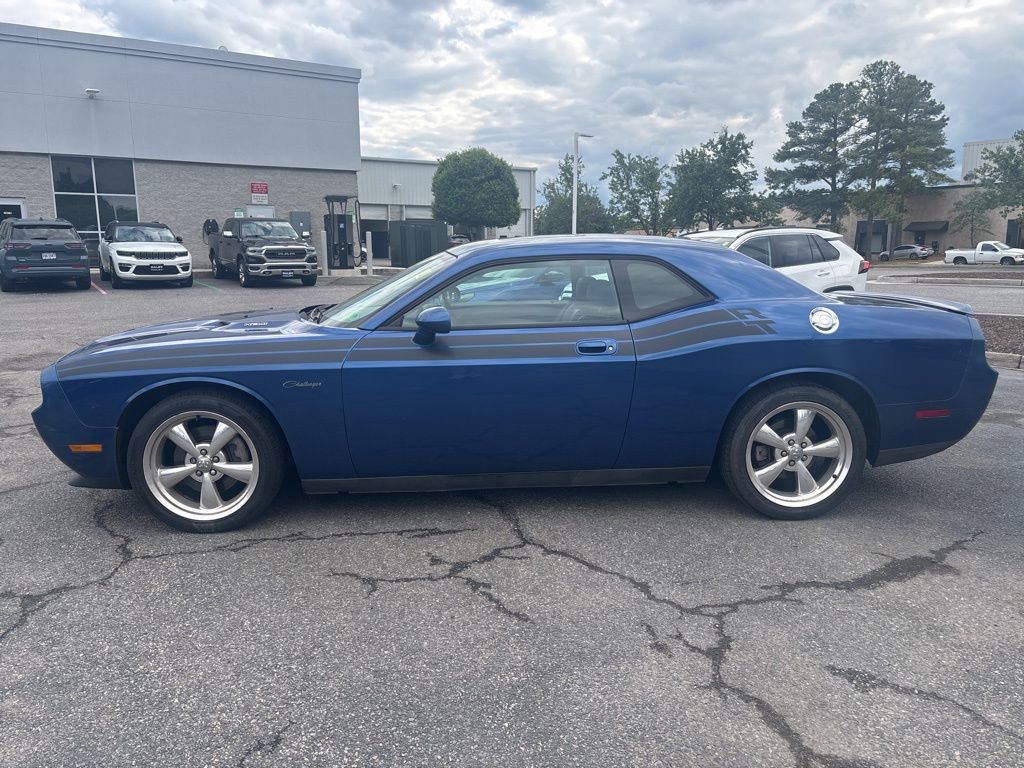 Used 2010 Dodge Challenger R/T RWD image 4
