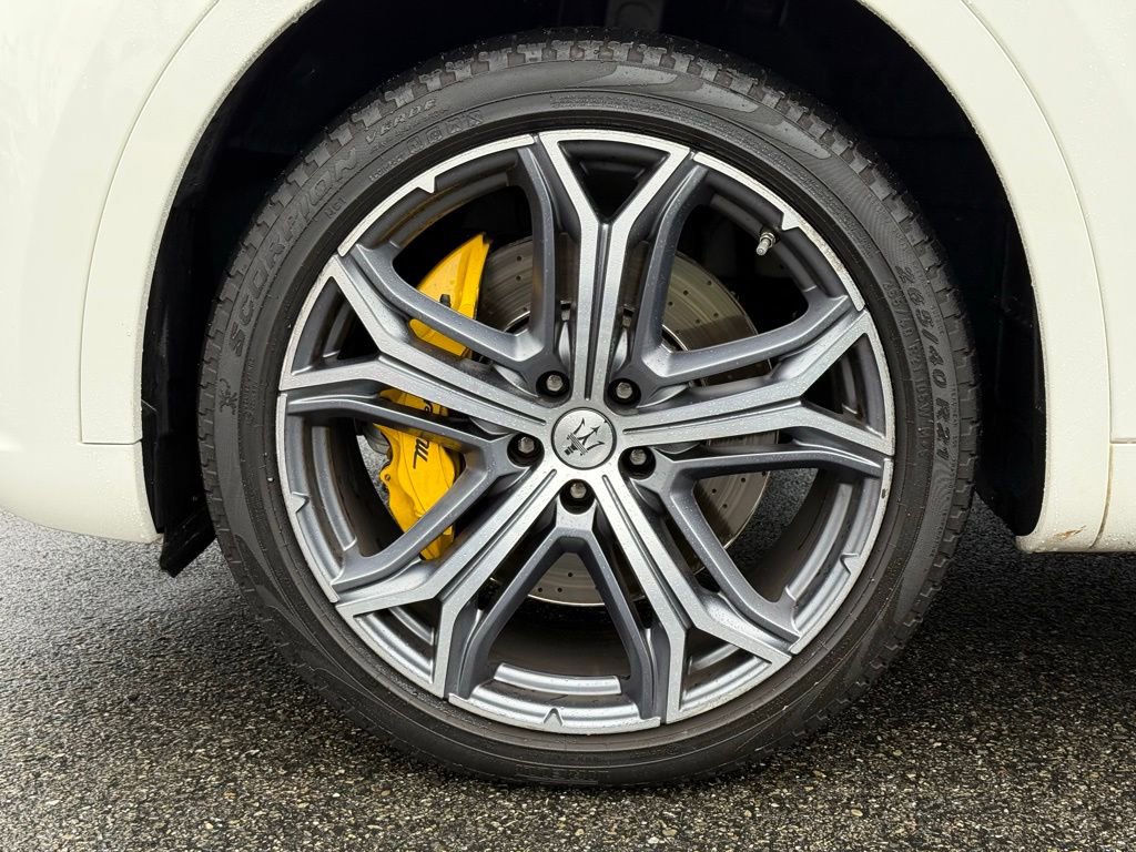 Used 2022 Maserati Levante Modena image 16