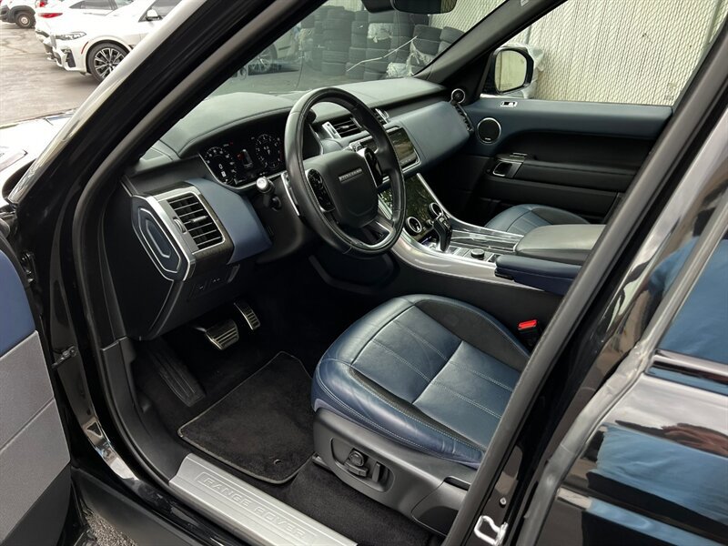 Used 2019 Land Rover Range Rover Sport Supercharged AWD/4WD image 18