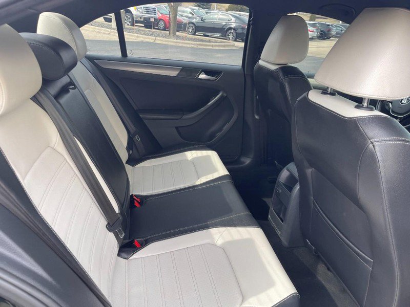 Used 2016 Volkswagen Jetta Sport image 12