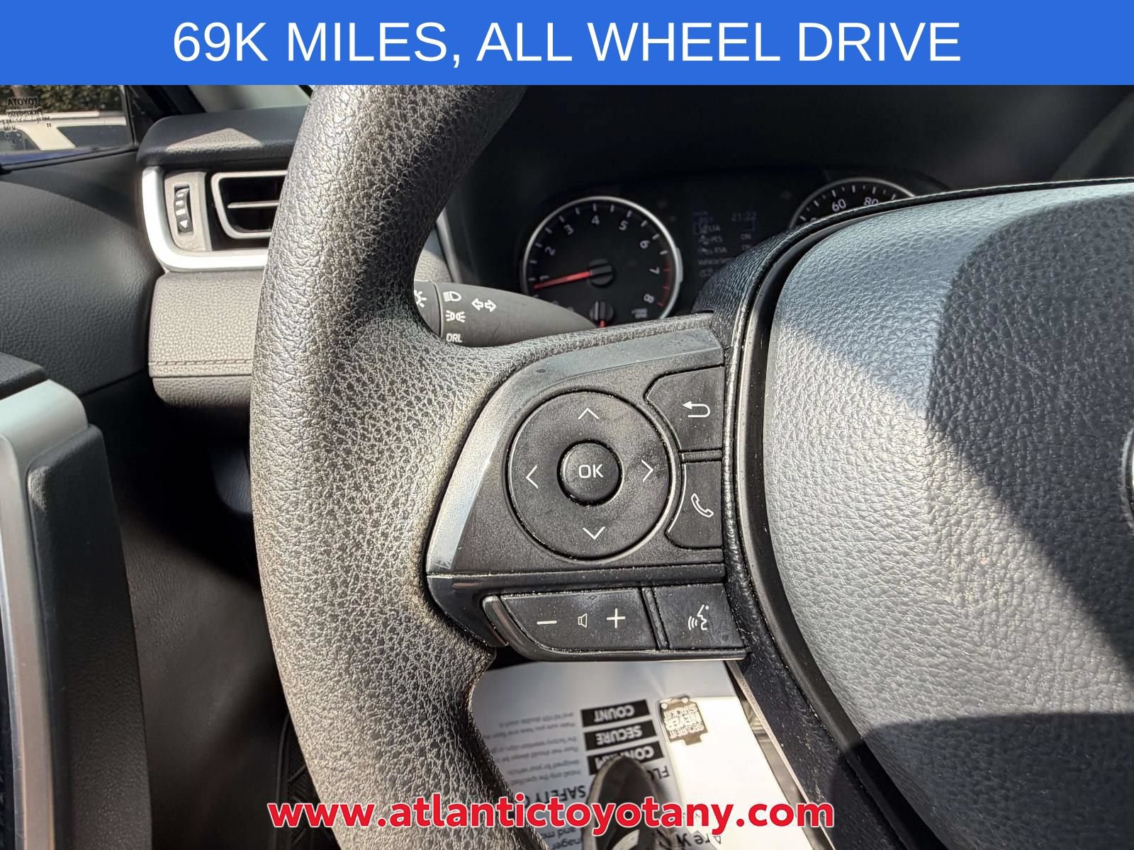 Used 2020 Toyota RAV4 LE w/ Carpet Mat Package AWD/4WD image 27