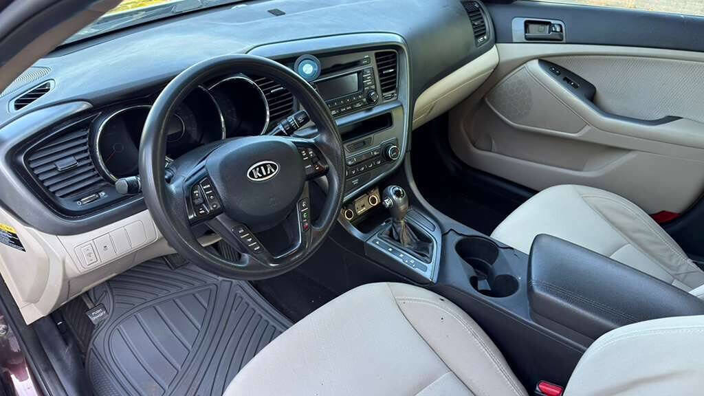 Used 2012 Kia Optima LX FWD image 11