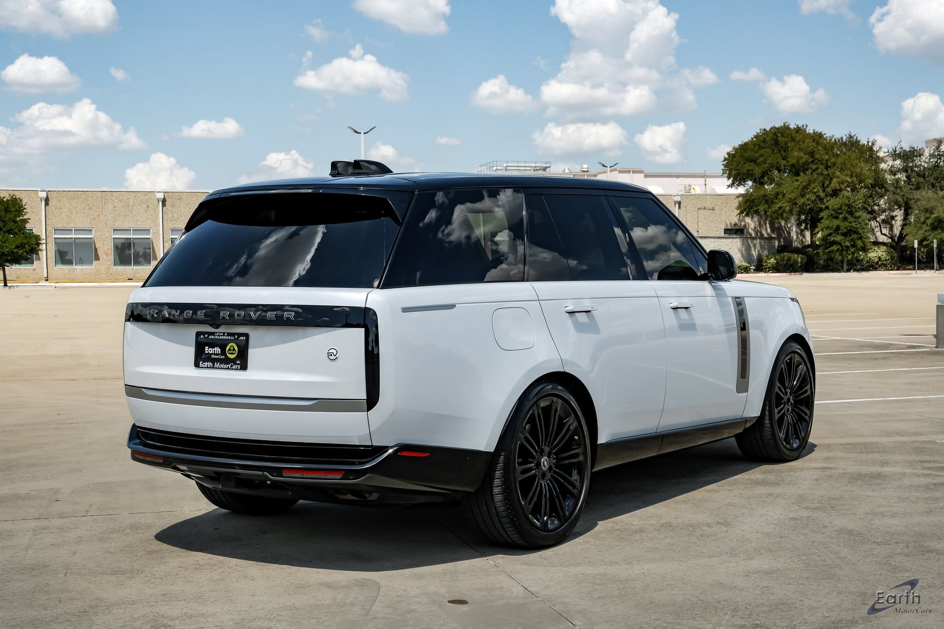Used 2024 Land Rover Range Rover SV AWD/4WD image 14