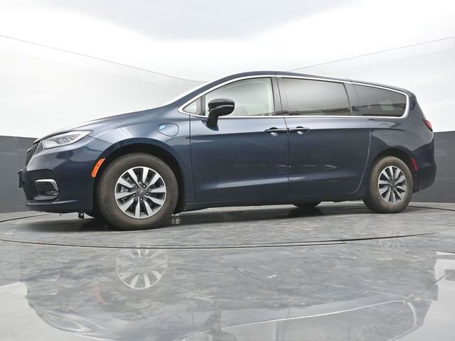 Used 2024 Chrysler Pacifica Limited FWD image 38