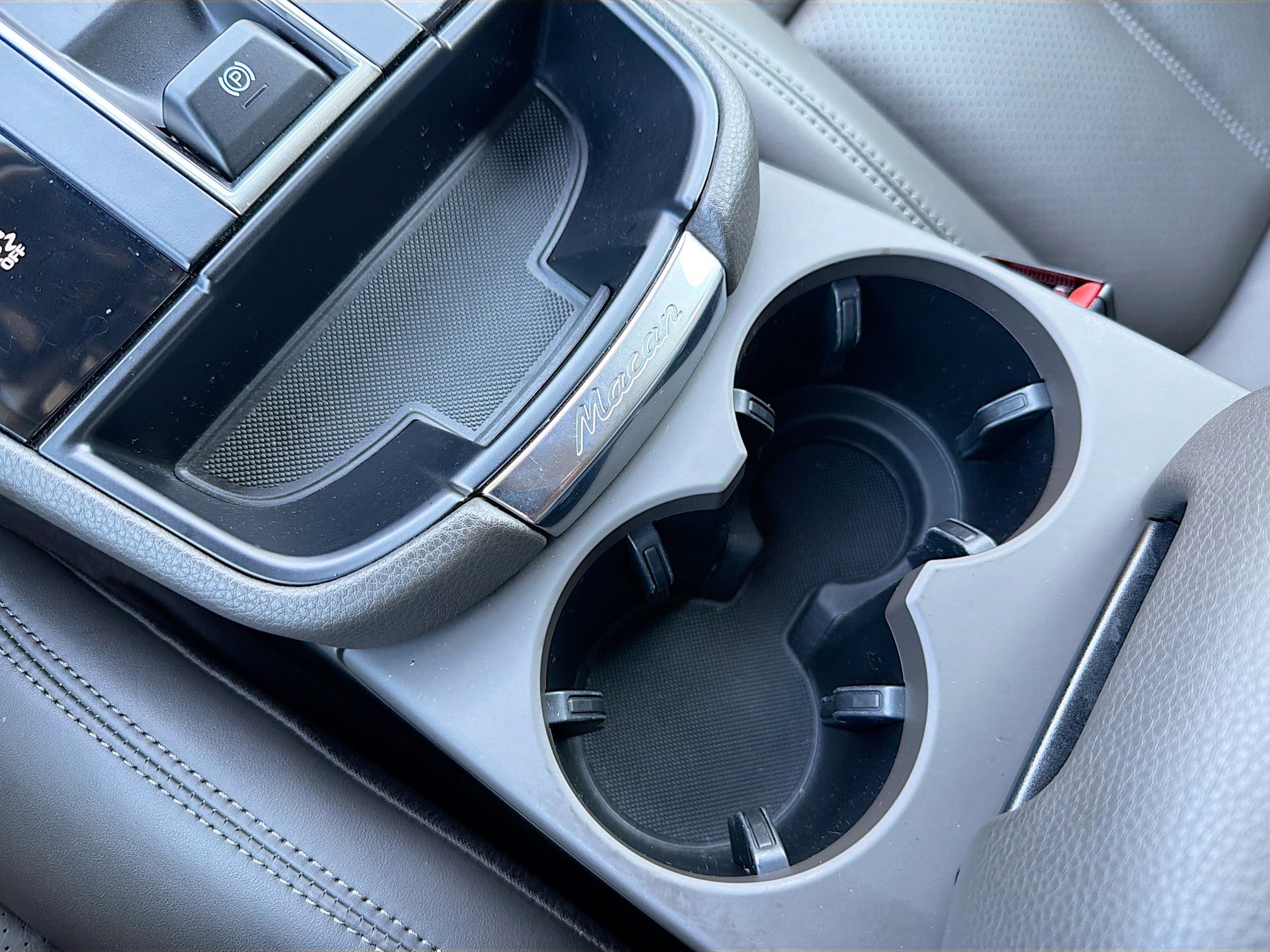 Used 2024 Porsche Macan image 30