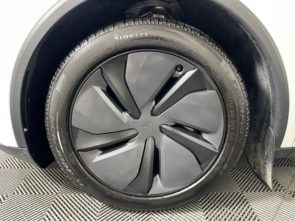Used 2026 Tesla Model Y AWD image 17