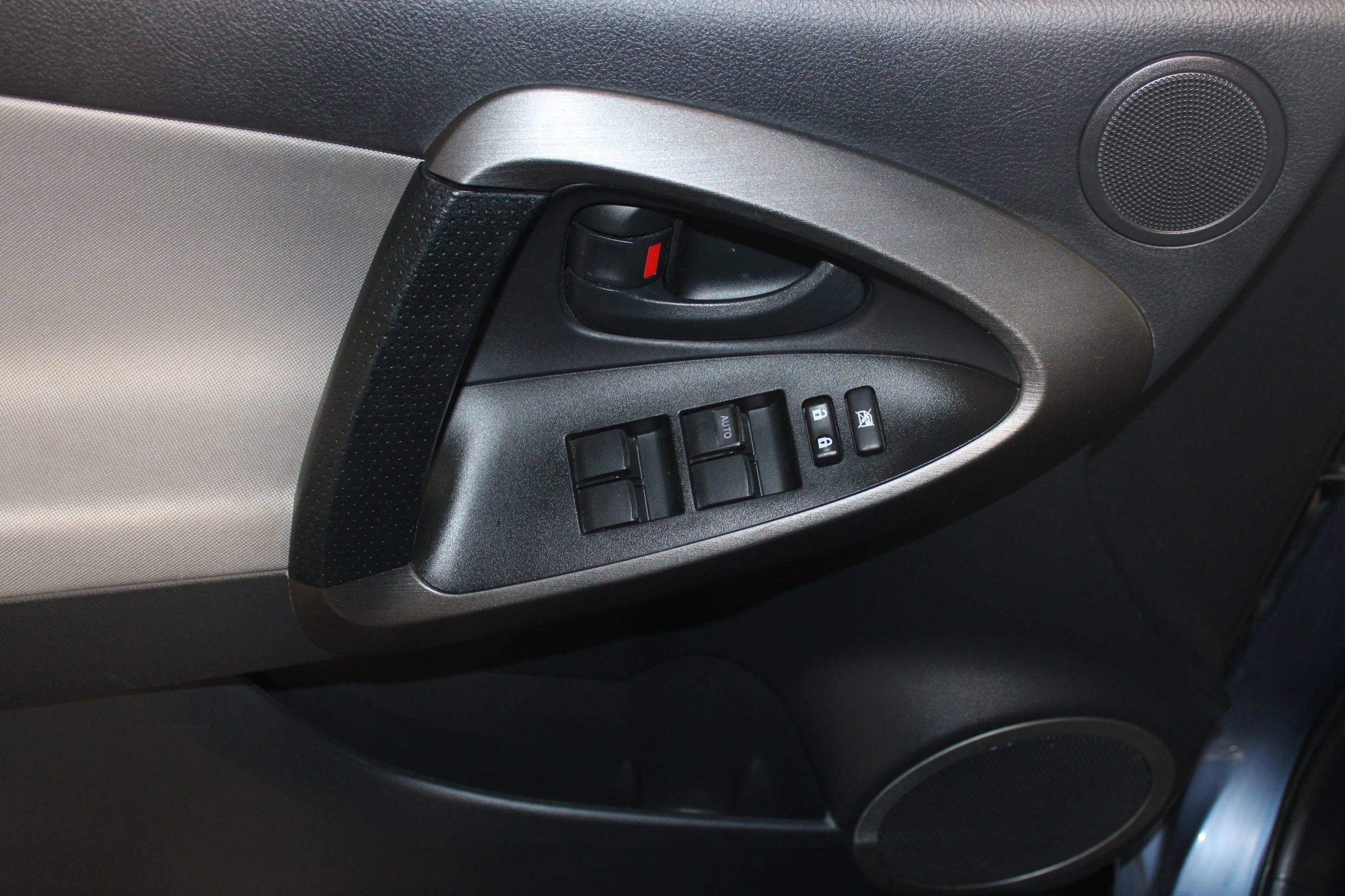 Used 2012 Toyota RAV4 FWD w/ Value Pkg image 7