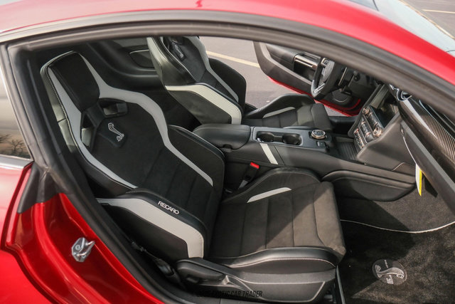 Used 2020 Ford Mustang Shelby GT500 w/ Carbon Fiber Track Pack image 34