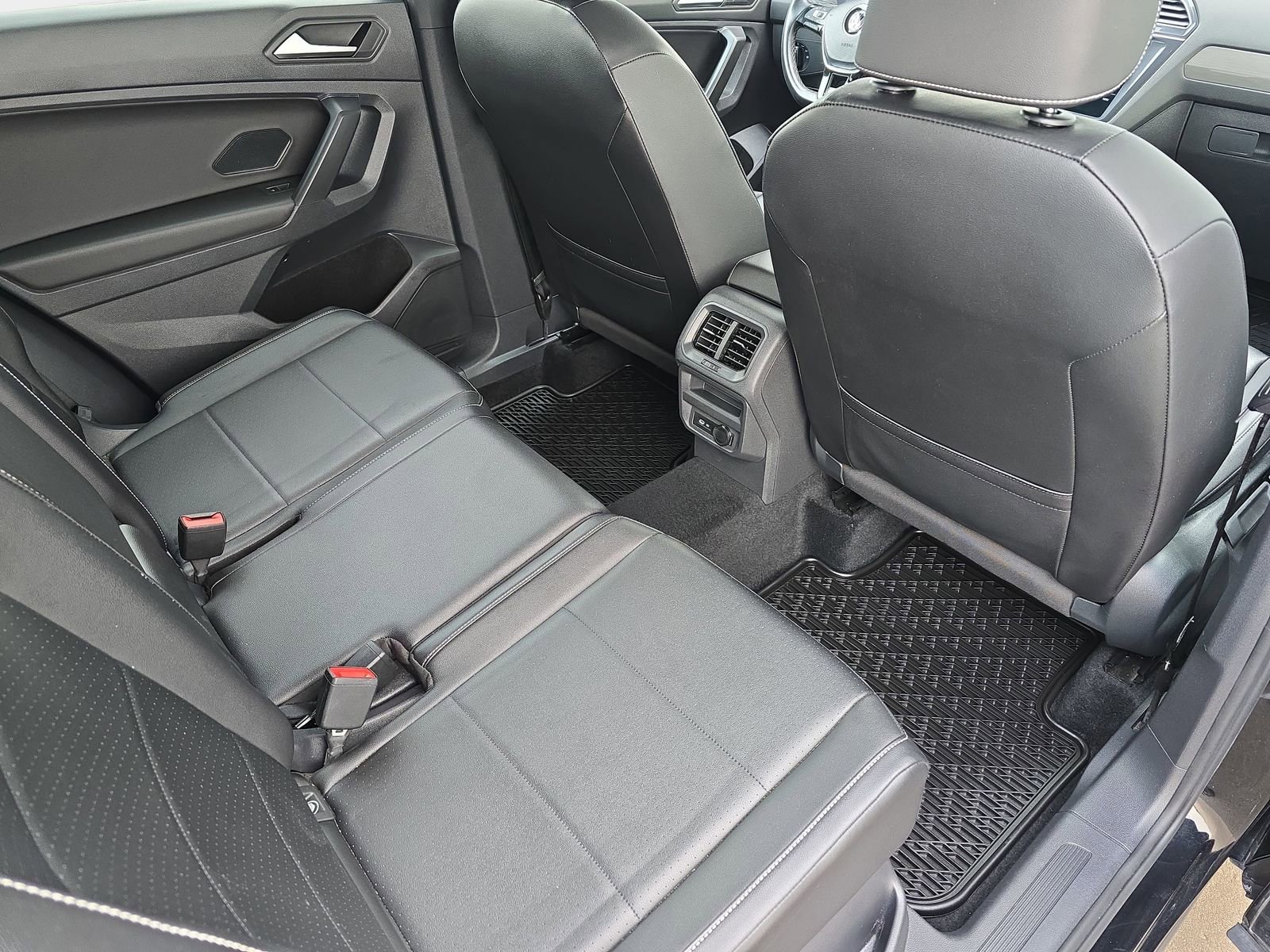 Used 2021 Volkswagen Tiguan SE R-Line image 13