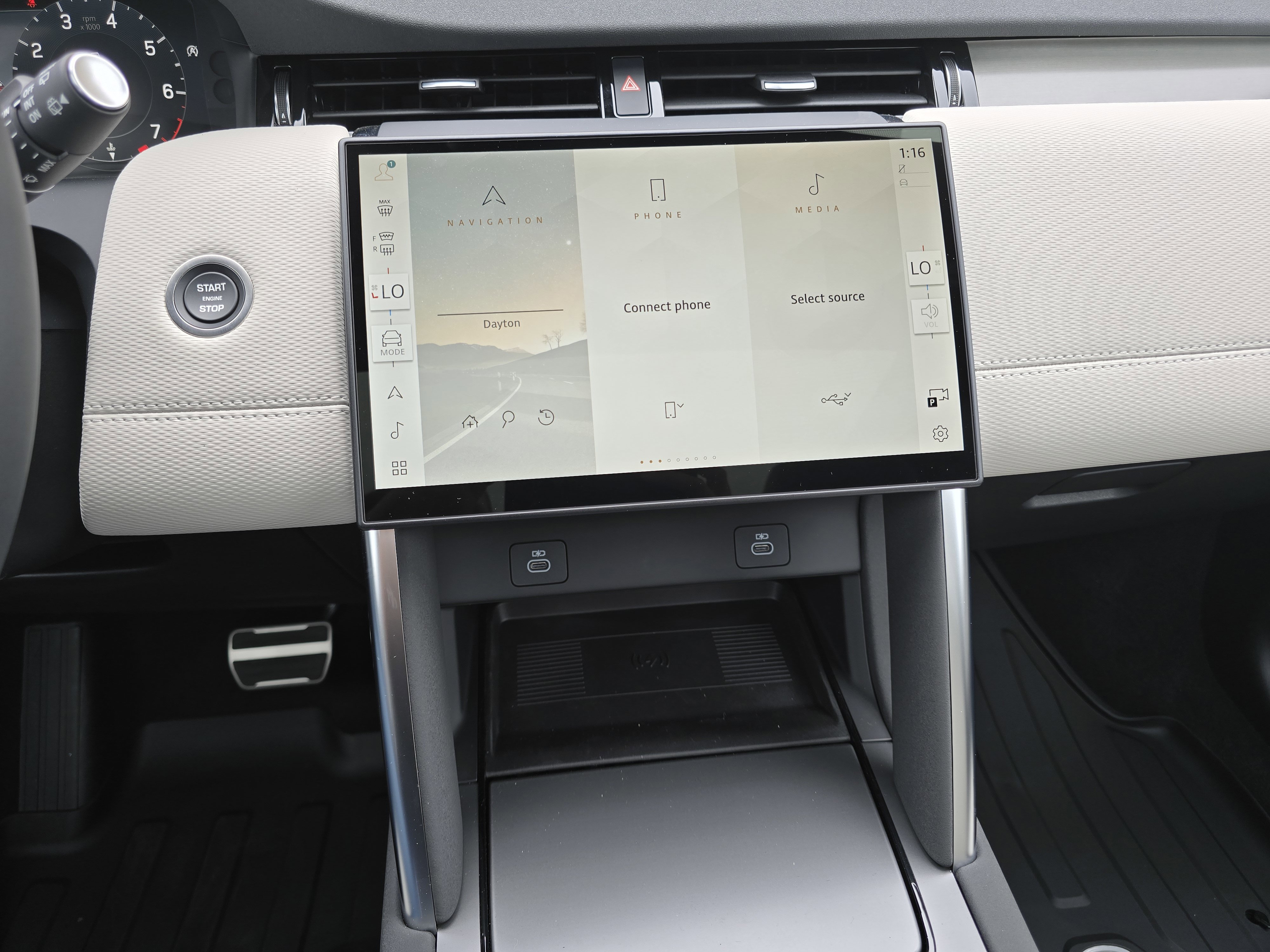 New 2025 Land Rover Discovery Sport Dynamic SE image 31